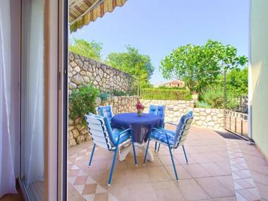 Nice apartment with private terrace50m distant from the sea !