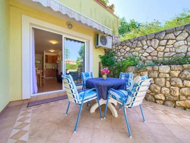 Nice apartment with private terrace50m distant from the sea !