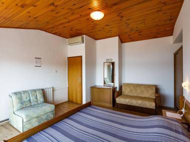 Stunning Apartment in Malinska with Terrace