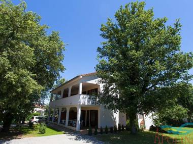 Entising Apartment in Vantacici amid the Sea