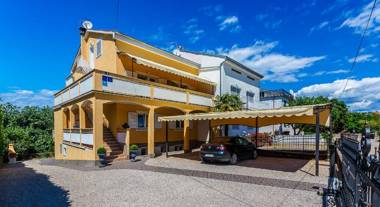 Apartments and Rooms Gordana