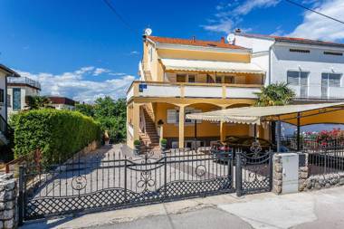 Apartments and Rooms Gordana