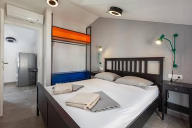 SUBTUB Hostel Makarska