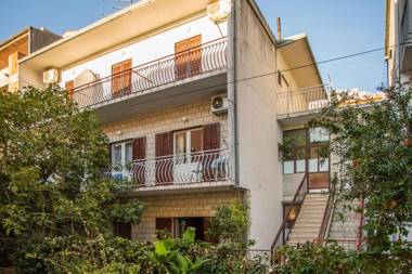 Apartments Nuic 748