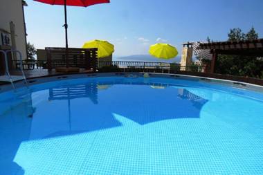 NAVIS Sea View Apartment with pool