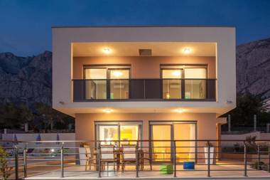 Villa Ribica in Makarska private pool