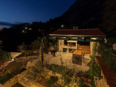 Luxurious Holiday Home in Makarska with Jacuzzi