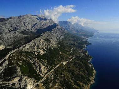 Luxurious Holiday Home in Makarska with Jacuzzi