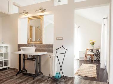 Luxurious Holiday Home in Makarska with Jacuzzi