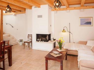 Luxurious Holiday Home in Makarska with Jacuzzi