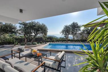 Villa Festina lente a luxury villa in Makarska heated pool