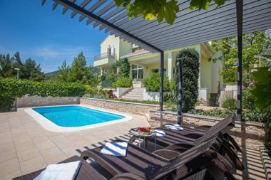 Villa Luna in Makarska private pool