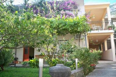 Apartments Sini-with parking