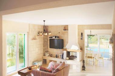 Villa Makarska Petite - A Delightful 2 Bedroom Villa Gym Sauna - Jacuzzi