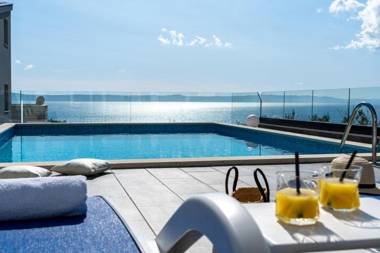 NEW! Villa Lea 5-bedroom villa with private pool and amazing views of city and sea