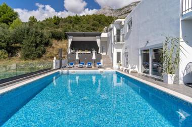 NEW! Villa Lea 5-bedroom villa with private pool and amazing views of city and sea