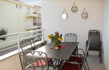 Nice apartment in Makarska with WiFi and 3 Bedrooms