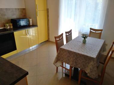 Apartment Hrelja near the Beach