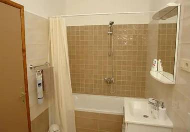 Apartments and rooms Frane - with garden