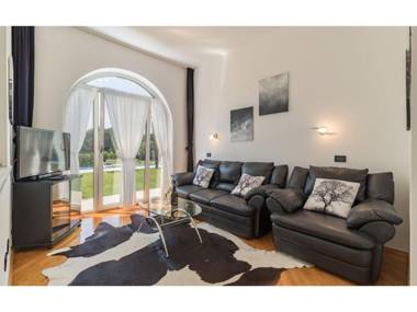 Apartment with terrace and shared pool in Medulin for 4 people seafront