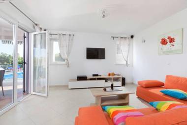 Villa Mirta in Crni (Haus für 8 Personen)