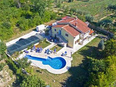Villa with private swimming pool and garden for up to 12 people