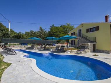 Villa with private swimming pool and garden for up to 12 people