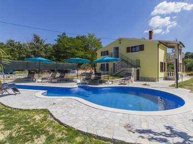Villa with private swimming pool and garden for up to 12 people