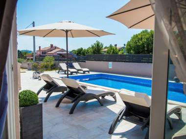 Beautiful newly built holiday house with two separate units with private pool