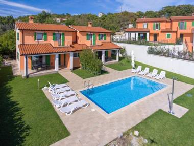 2 bedrooms house with city view shared pool and enclosed garden at Ripenda Kras 4 km away from the beach