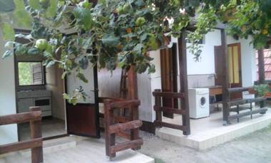 One bedroom bungalow with enclosed garden and wifi at Kutina 1 km away from the beach