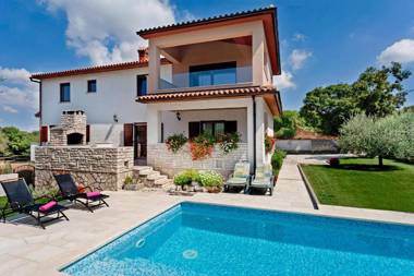 Villa Tina in Pinezići (Haus für 10 Personen)