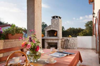 Villa Tina in Pinezići (Haus für 10 Personen)