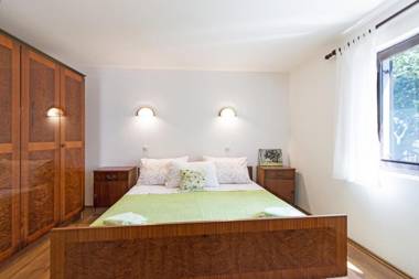 Charming holiday house with beautiful garden and grill