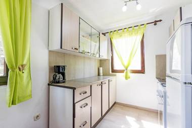 Charming holiday house with beautiful garden and grill