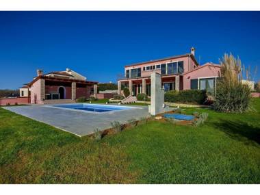 Gorgeous villa in Pinezici with private pool