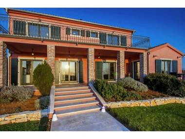 Gorgeous villa in Pinezici with private pool