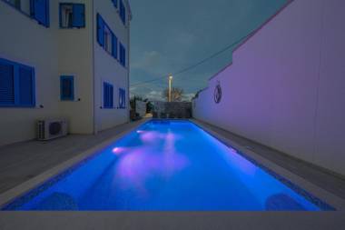 Apartments Mali Nono