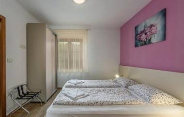 Spacious Villa Nikka with Beautiful Garden and Pool