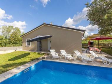 Holiday house for 4-5 persons with private pool near Rovinj