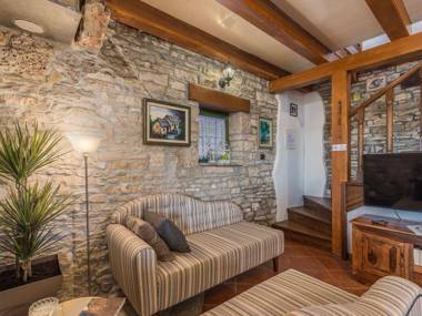 Villa for up to 6 persons with jacuzzi private garden WiFi A/C