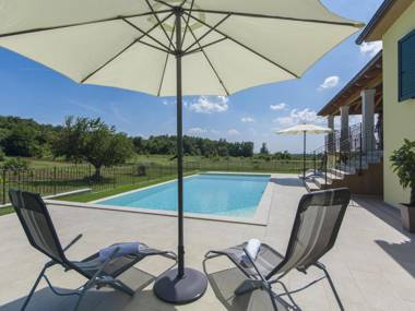 Modern house with pool and beautiful landscaped environment in a quiet location