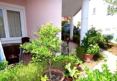 Apartments Dragan - close to sea