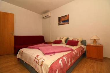 Apartments Slavica - free parking