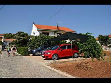 Apartments Slavica - free parking