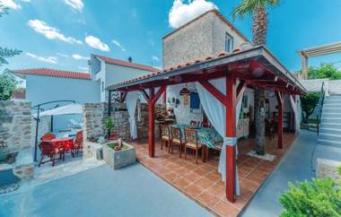 4 bedrooms villa with private pool enclosed garden and wifi at Jezera