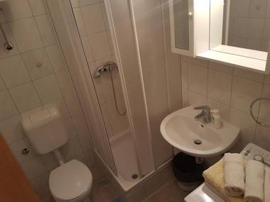 Apartments and Rooms Dobrila