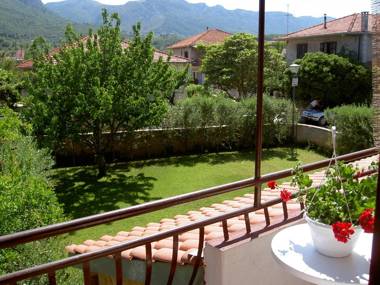 Hvar Guesthouse - Double bedroom with private bathroom