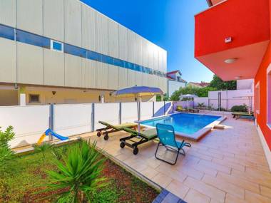 Simplistic Holiday Home in Okrug Gornji with Swimming Pool