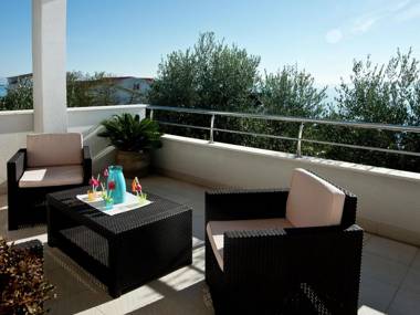 Picturesque Holiday Home in Okrug Gornji by the Beach